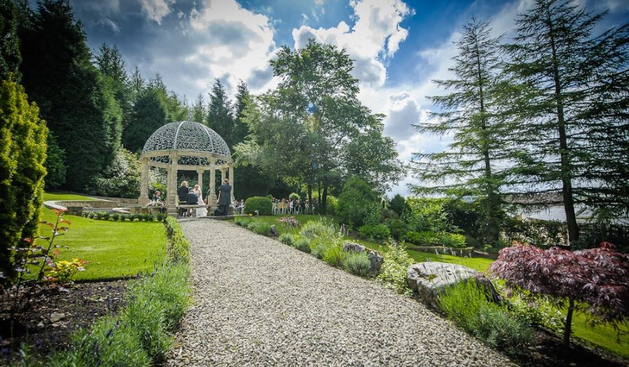 The Saddleworth Hotel