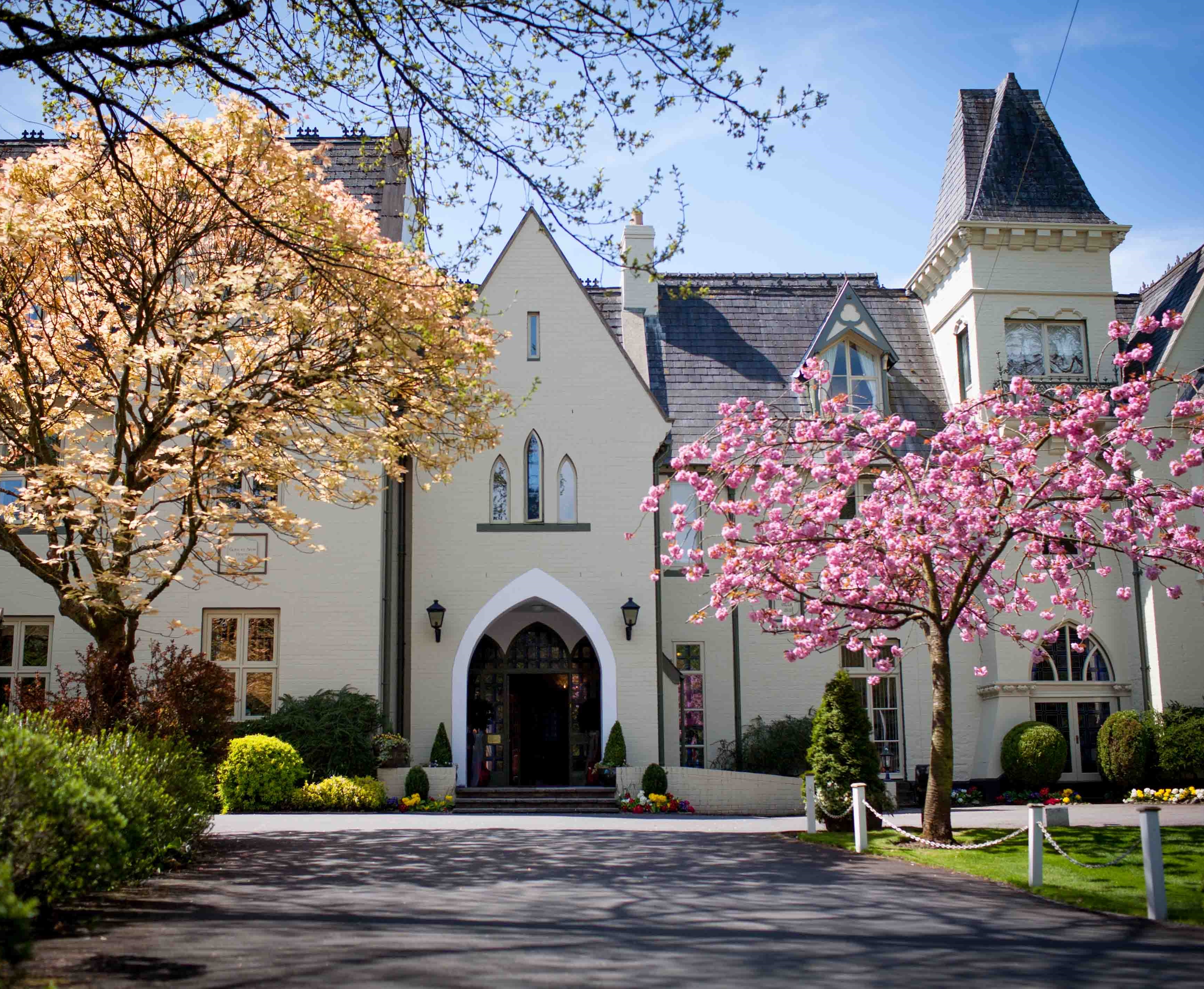 Glen Yr Afon House Hotel