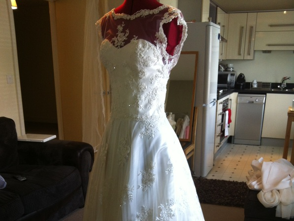 Ceris Davies Fashion & Costume