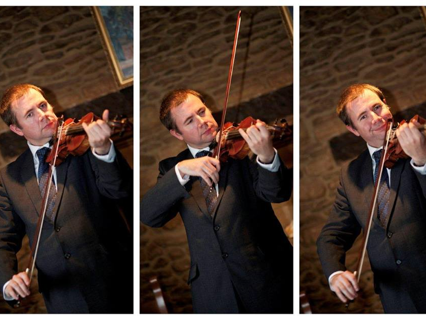 Pianist / Violinist Simon Jordan