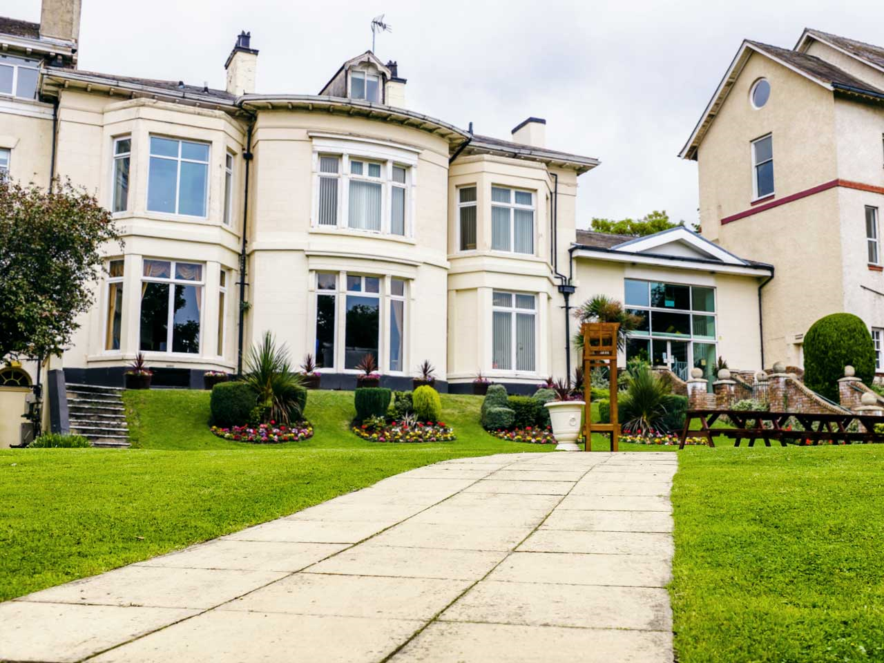 The Devonshire House Hotel