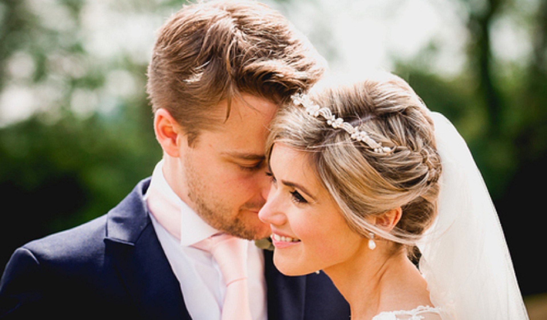 Alicia's Bridal Hair and Make-up SupplierHero Hair and Makeup