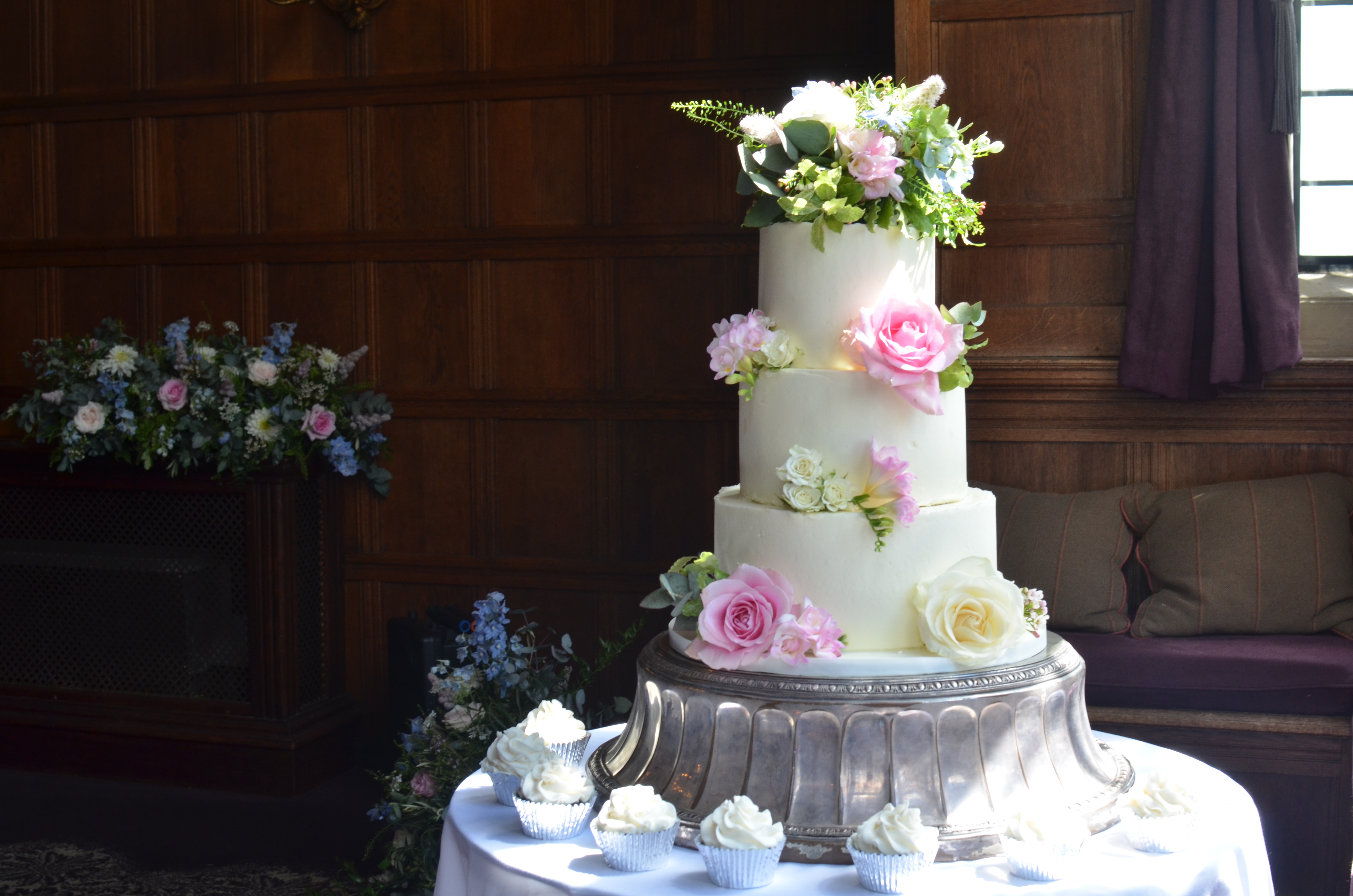 Coast Cakes SupplierHero Wedding Cakes