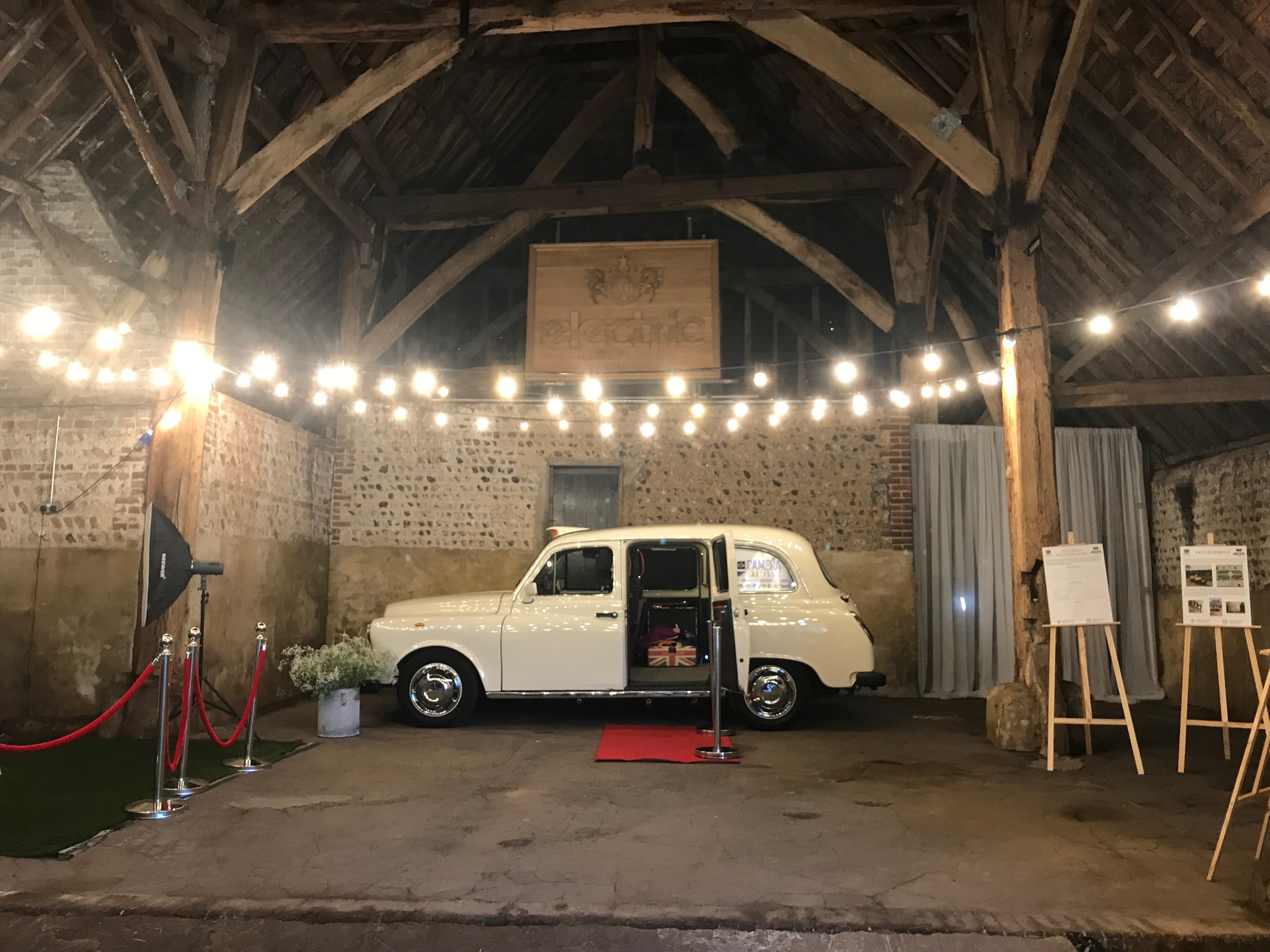 White London Taxis SupplierHero Wedding Cars